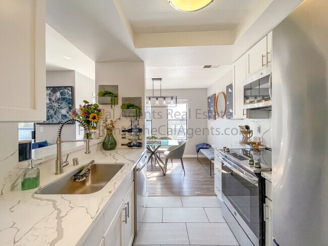 Foto del edificio - 947 Fletcher Ln