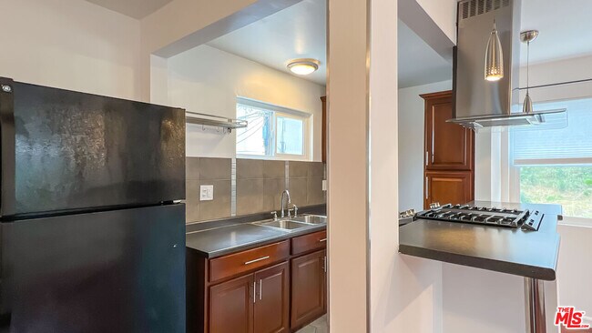 Foto del edificio - 4229 Gateway Ave