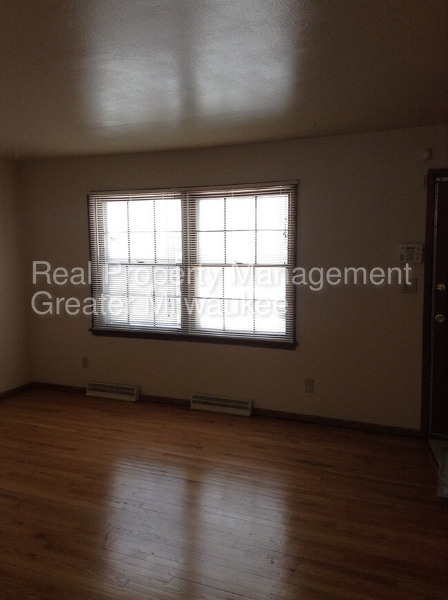 Foto del edificio - 6400 N 73rd St