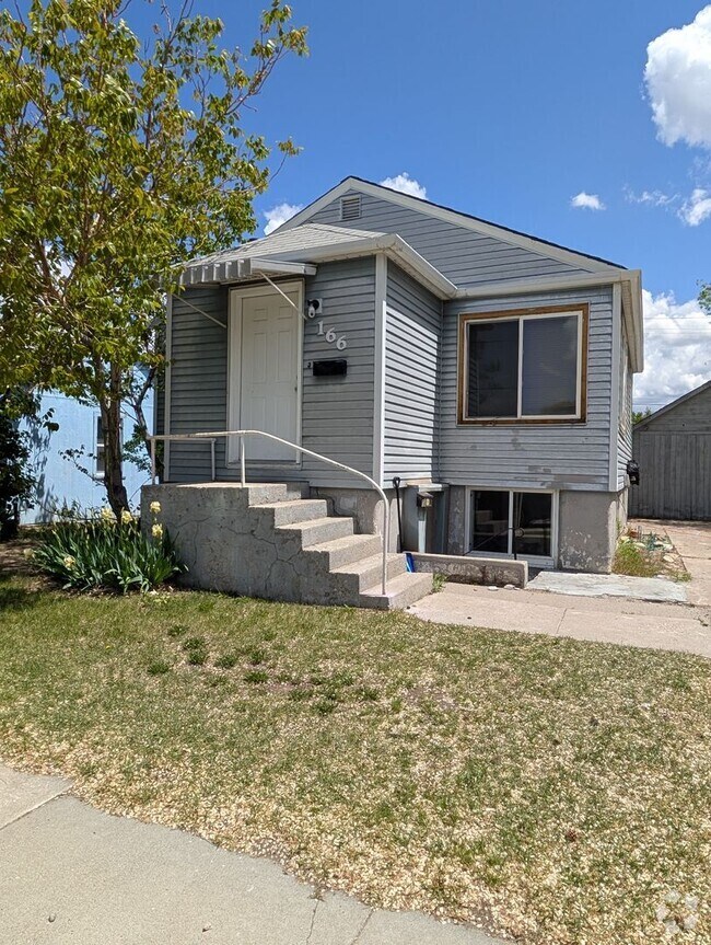 Building Photo - 226 S 10th Ave