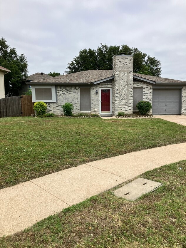 Primary Photo - 2083 Rodeo Ct