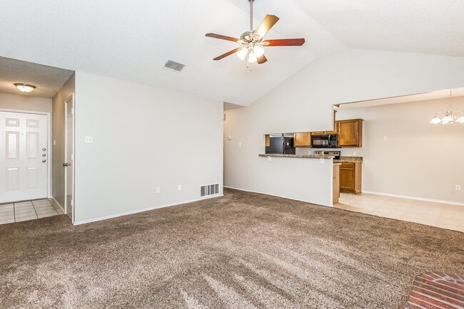 Building Photo - 616 Cumberland Dr