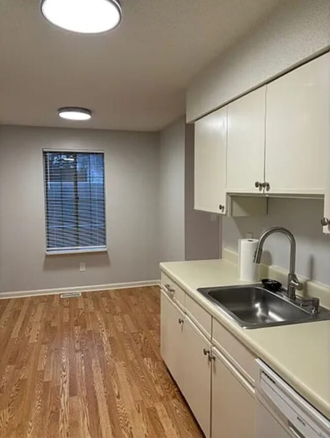 Building Photo - 365 Mather St Building Photo - 365 Mather St