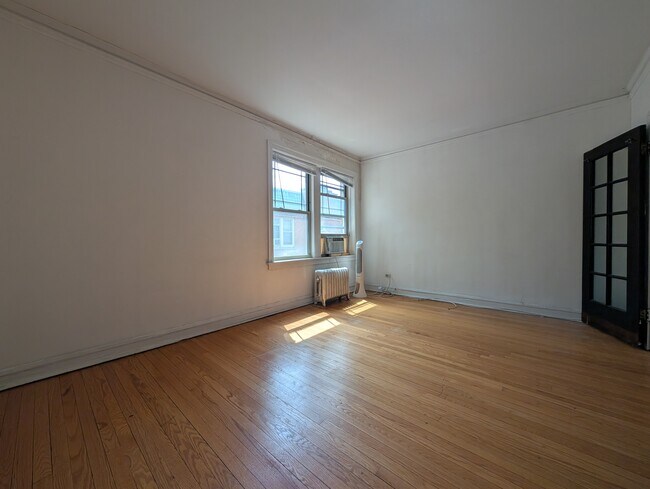 Building Photo - 3500 N Greenview Ave