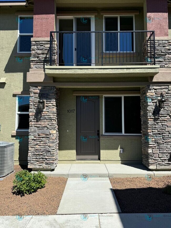 Foto del edificio - 3-Bedroom 2.5 Bathroom 2 car garage Condo in Carson City