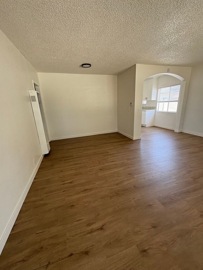 Foto del edificio - Gorgeous Remodeled 4 bedrooms 2 Bathroom.