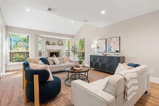 Building Photo - 1936 Foxtail Pl