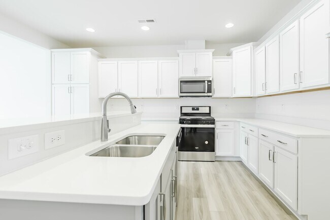 Foto del edificio - Available Early July - 3 Bed, 2.5 Ba in Convenient Location! Pet Friendly!