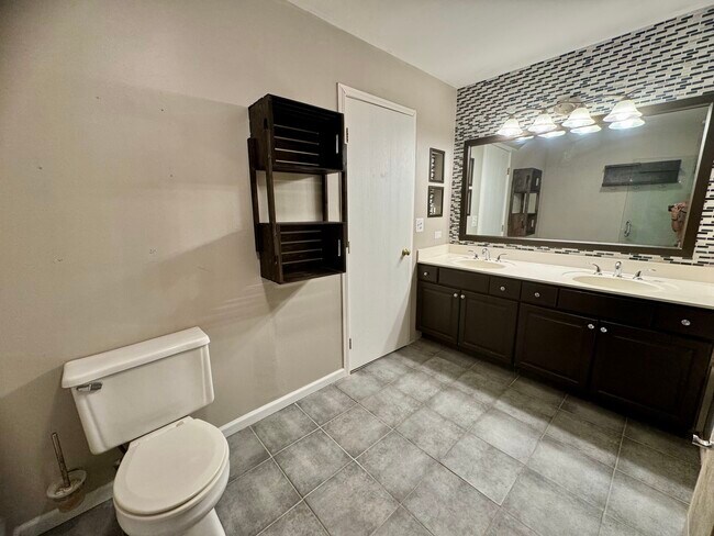 Foto del edificio - 200 Chesterfield Ct