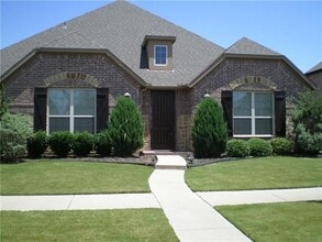 Building Photo - 12832 Brook Ridge Dr