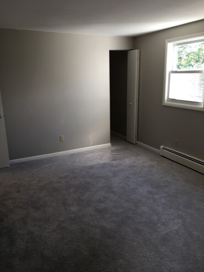 Foto del edificio - Clay/Cicero area 3 bedroom, 2 bath spit level ranch