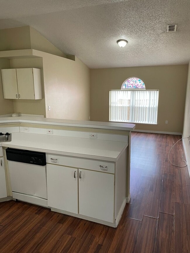 Building Photo - Prime Deltona Neighborhood