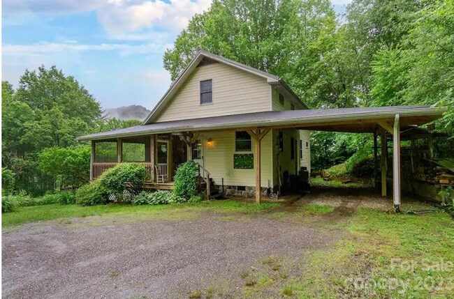 Foto del edificio - Woderfully Furnished Mountain Home