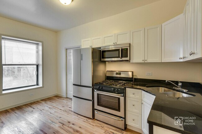 Building Photo - 4654 N Malden St
