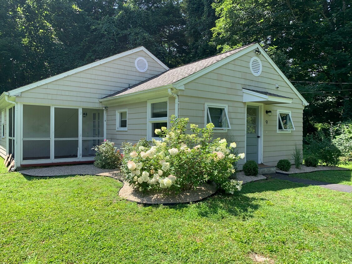 Foto principal - 9 Edgewood Rd