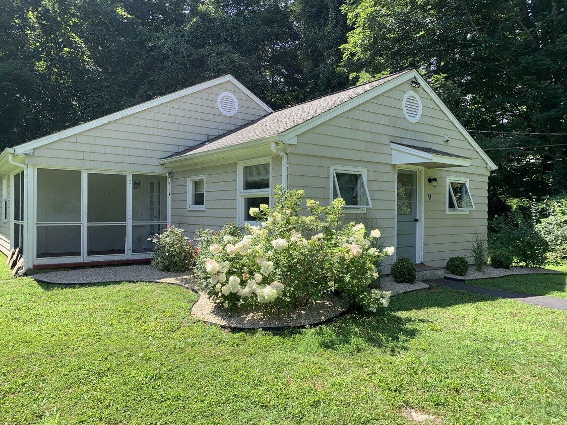 Primary Photo - 9 Edgewood Rd