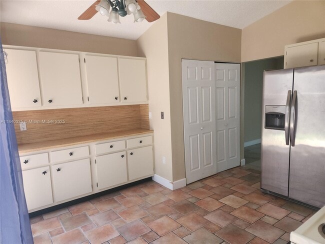 Building Photo - 8643 Bridle Path Ct