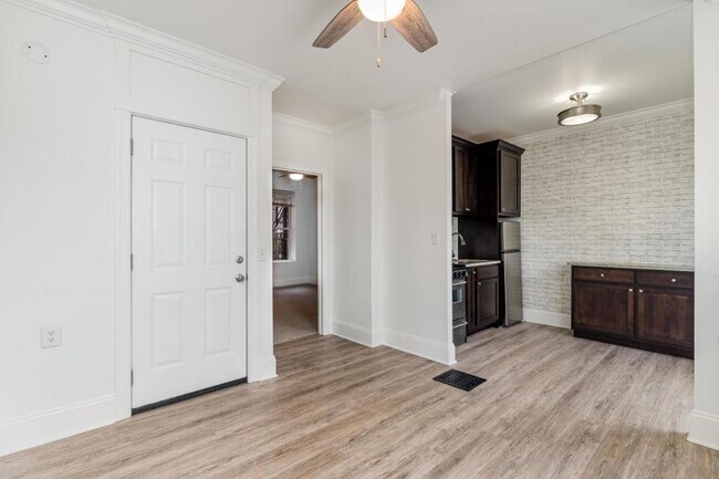 Foto del edificio - 605 N Front St