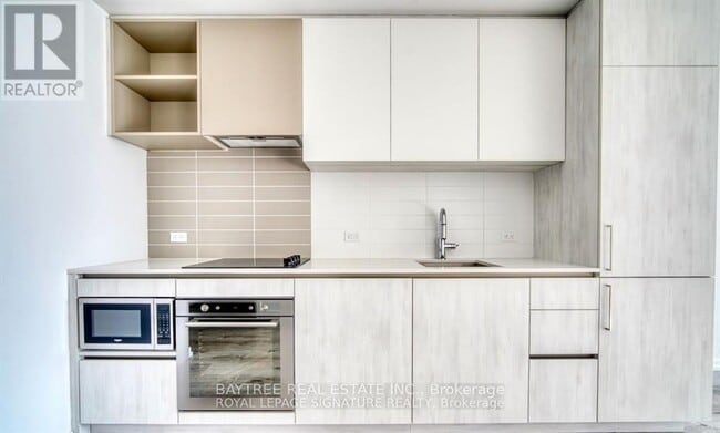 Building Photo - 1000 Portage Pkwy