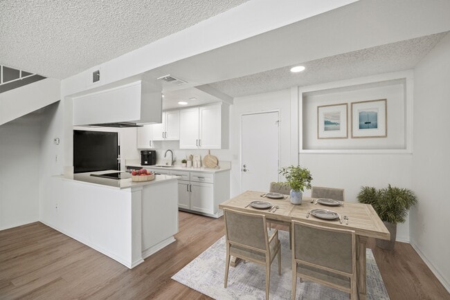 Building Photo - Lexington Townhomes