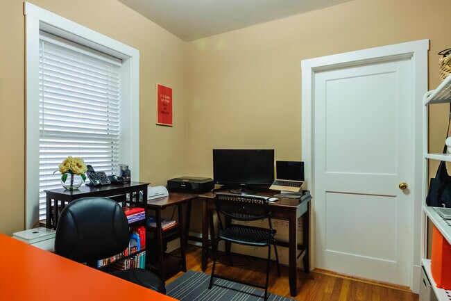 Foto del edificio - 4207 North Bell Avenue