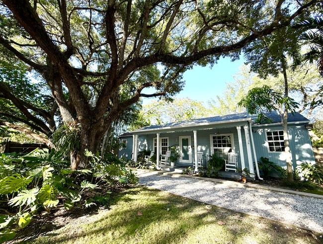 Foto del edificio - 5023 SW 59th Ave