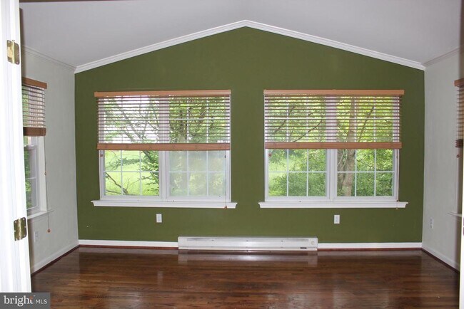 Foto del edificio - 9664 Guilford Rd