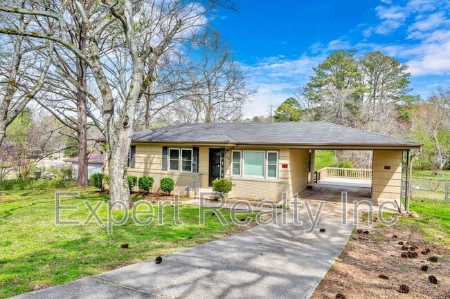 Building Photo - 204 Lake Drive Circle NE