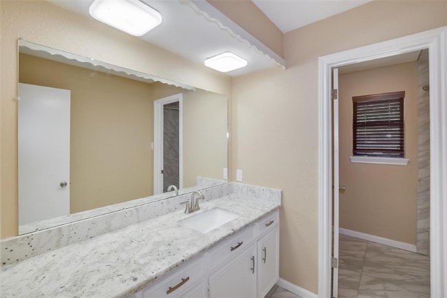 Foto del edificio - 6602 Point Clear Dr