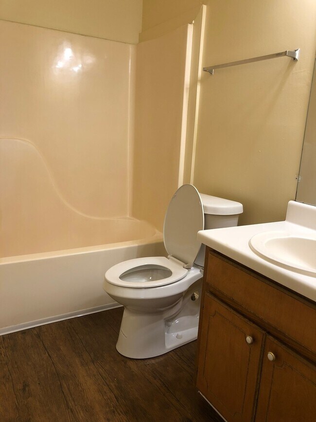 Foto del edificio - 2 Bedroom 1.5 Bath Townhouse