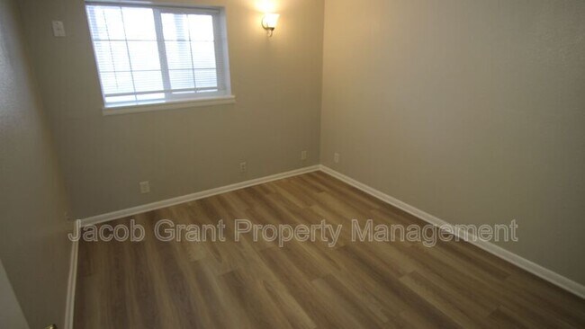 Foto del edificio - 2215 Gail Dr