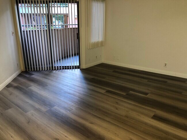 Foto del edificio - 1791 N Sycamore Ave