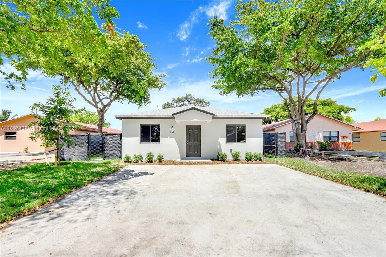 Foto principal - 861 NW 6th Ave
