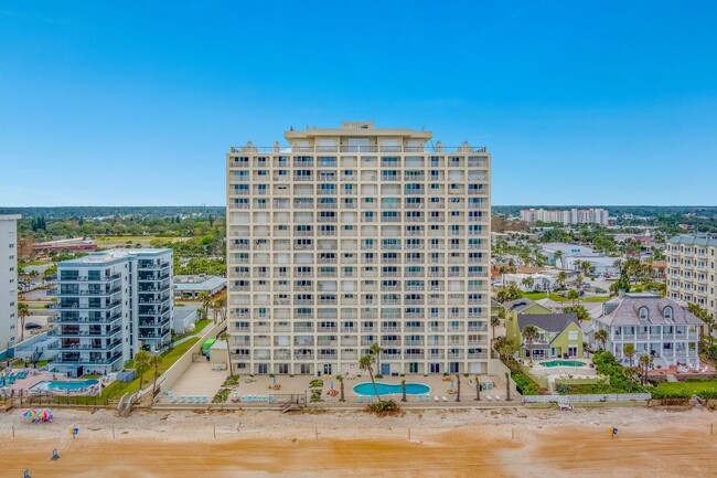 Building Photo - Unfurnished Oceanfront Ormond Beach Condo