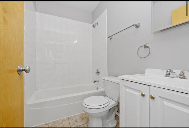 Building Photo - 1431 W 108th St