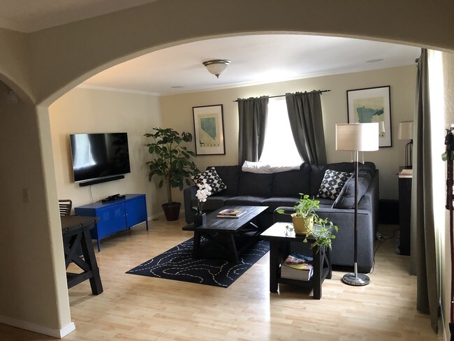 GREAT ROOM - 2147 S West View St