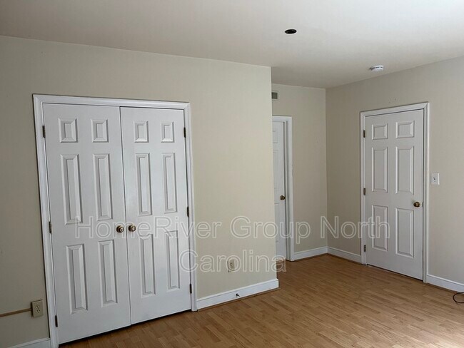 Foto del edificio - 801 W McGee St