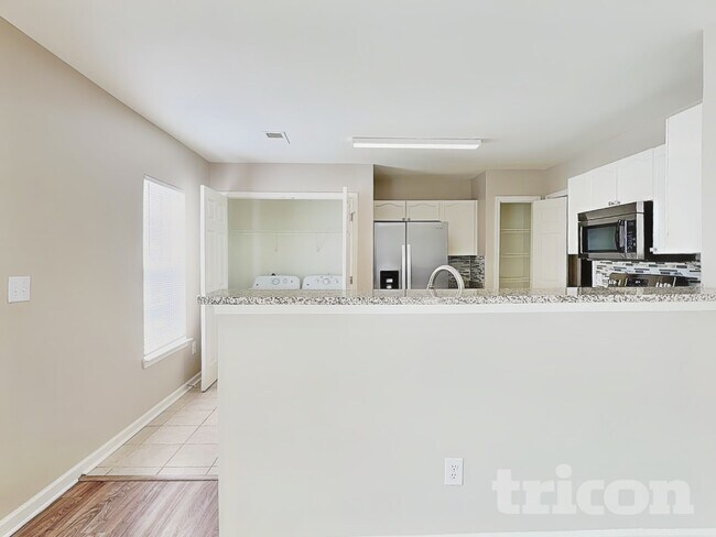 Foto del edificio - 5745 Henderson Oaks Dr