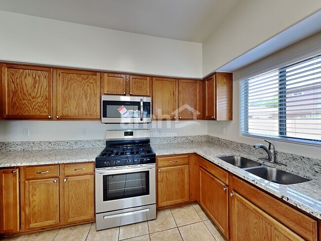 Building Photo - 447 E Placita Lezna