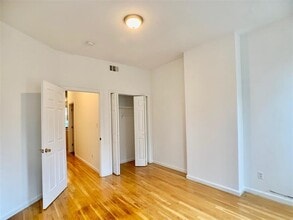 Building Photo - 510 Pavonia Ave