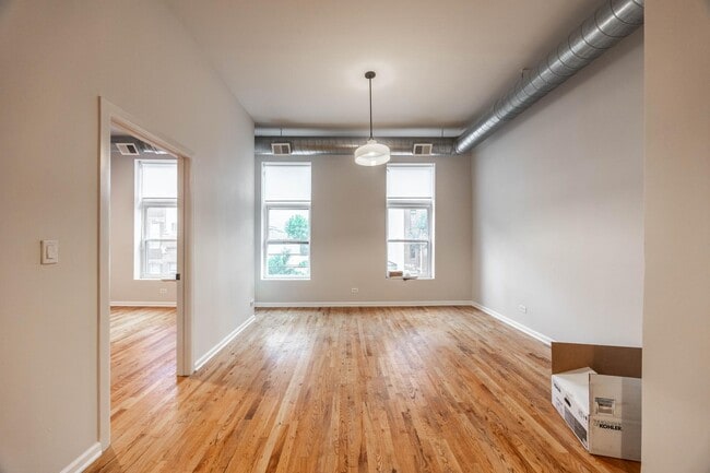 Building Photo - 1534 N Milwaukee Ave