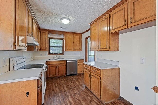 Foto del edificio - 727 Sweet Ridge Rd