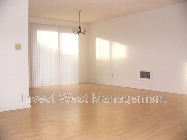 Foto del edificio - 3116 Kauffman Ave