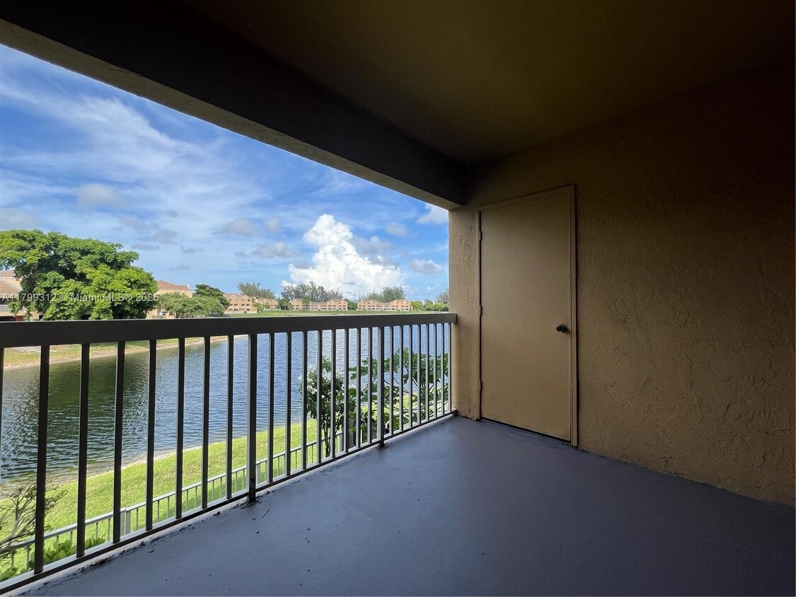 Foto principal - 5200 NW 31st Ave