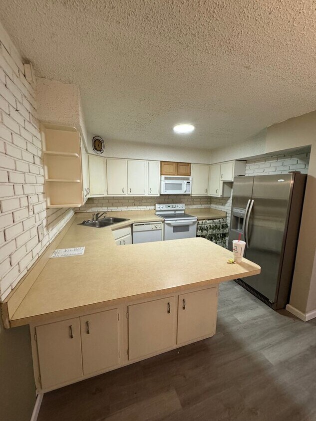 8729 Sieloff Dr, Hazelwood, MO 63042 Condo for Rent in Hazelwood, MO