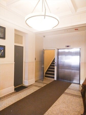 Building Photo - 484 Beacon St