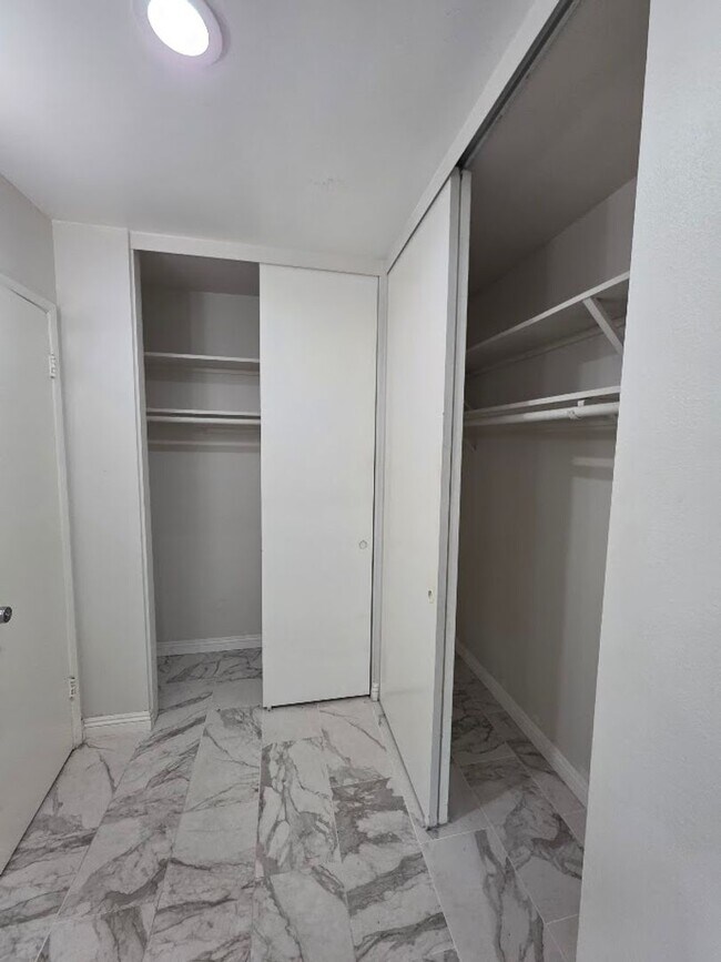 Foto del edificio - SPACIOUS 4BD/2BA WITH GARAGE, LAUNDRY AND ...