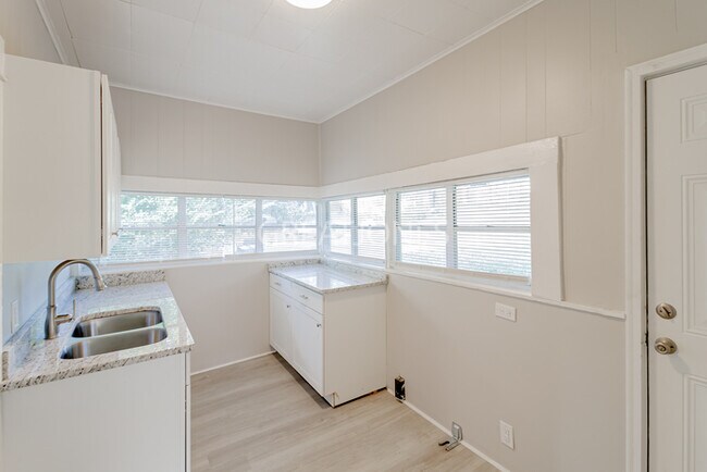 Building Photo - NOW OFFERING HALF OFF THE FIRST FULL MONTH...