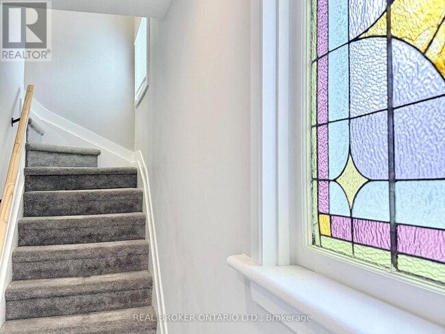 Building Photo - 143 Elmsley St N