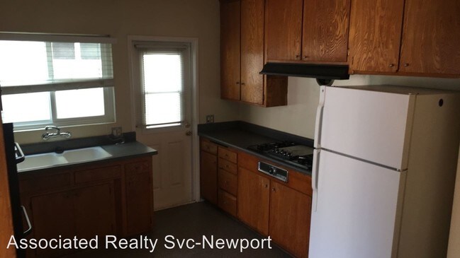 Foto del edificio - 213 E Balboa Blvd